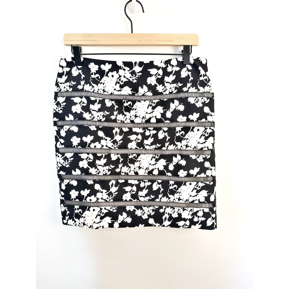 WHBM Black Ecru Floral Lattice Pencil Skirt Sz. 6